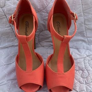 Peach High Heels!! Size: 7 1/2!!
